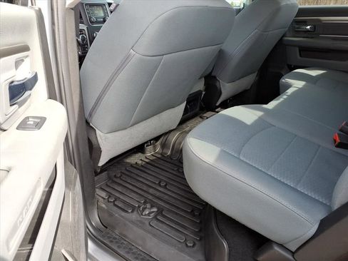 Used 2020 RAM 1500 Classic SLT image 33