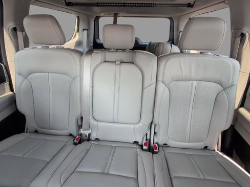 Used 2023 Jeep Wagoneer 4WD w/ Premium Group I image 32
