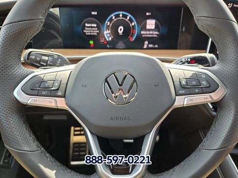New 2026 Volkswagen Tiguan SEL R-Line AWD/4WD image 18
