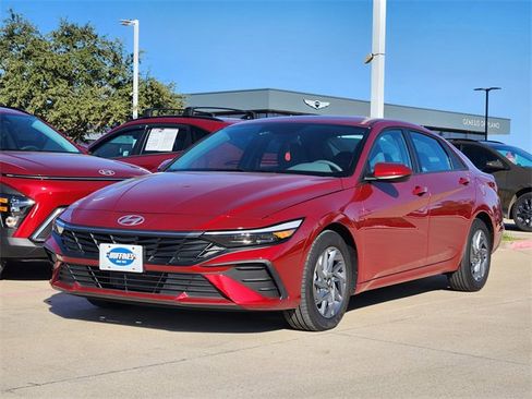 Certified 2024 Hyundai Elantra SEL image 2