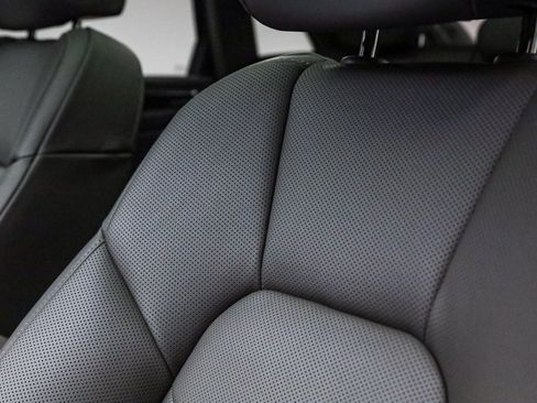 Used 2025 Porsche Macan image 26