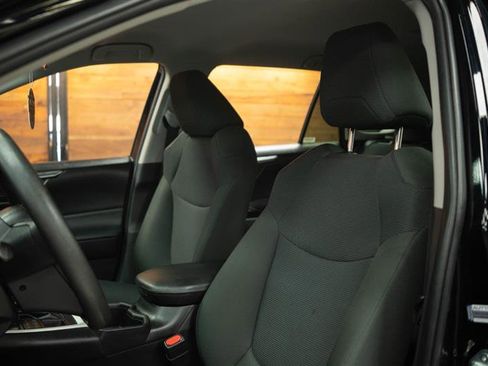 Used 2024 Toyota RAV4 LE image 9