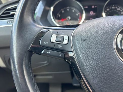 Used 2019 Volkswagen Tiguan SE FWD image 18
