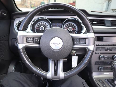 Used 2013 Ford Mustang Premium image 23