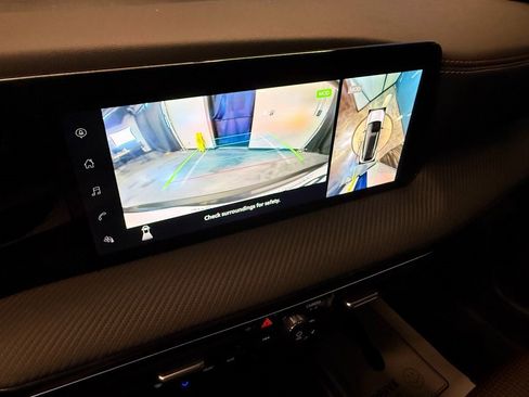 Used 2025 Nissan Kicks SR w/ SR Premium Package image 14