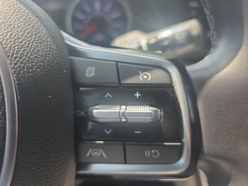 Certified 2024 Kia Carnival LX FWD image 24