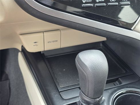 Used 2018 Toyota Camry LE FWD image 21