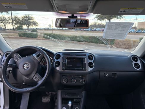 Used 2017 Volkswagen Tiguan S image 21