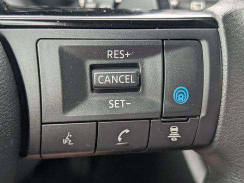 Used 2023 Nissan Rogue SV image 16