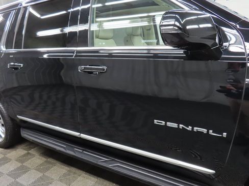 Used 2024 GMC Yukon XL Denali image 34