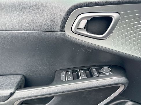 Used 2021 Kia Soul LX image 20