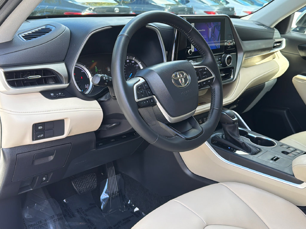 Used 2025 Toyota Highlander XLE AWD/4WD image 21