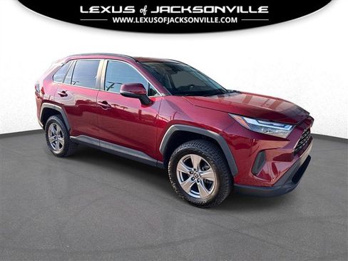 Used 2022 Toyota RAV4 XLE w/ Convenience Package FWD image 1