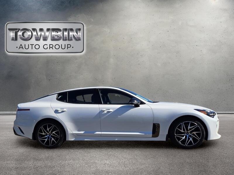 Used 2022 Kia Stinger GT-Line w/ Sun & Sound Package RWD image 3