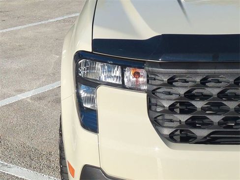 Certified 2025 Ford Maverick XL image 10