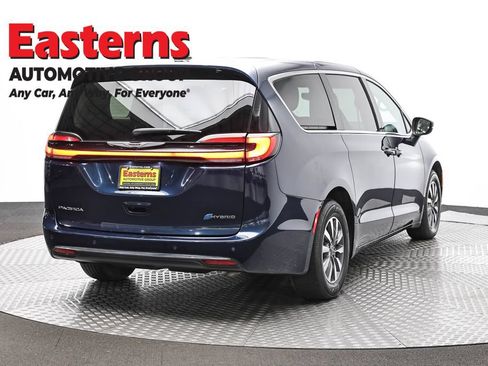 Used 2023 Chrysler Pacifica Touring-L FWD image 5