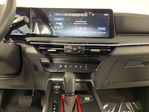 Used 2025 Nissan Kicks SR FWD image 21