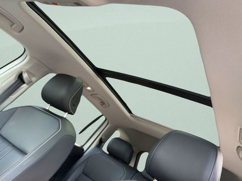 Certified 2023 Volkswagen Tiguan SE w/ Panoramic Sunroof Package FWD image 18