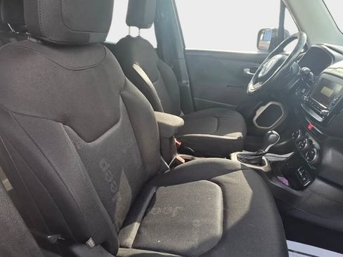 Used 2016 Jeep Renegade Latitude FWD image 12