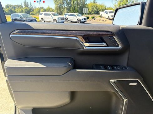 Used 2025 GMC Sierra 1500 Elevation w/ Elevation Premium Package AWD/4WD image 16