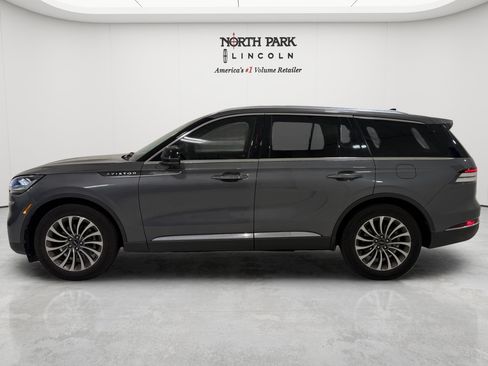 Used 2023 Lincoln Aviator Reserve w/ Class IV Trailer Tow Package RWD image 2