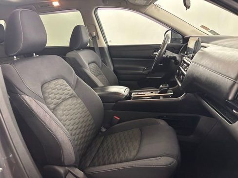 Used 2022 Nissan Pathfinder SV w/ SV Premium Package image 19