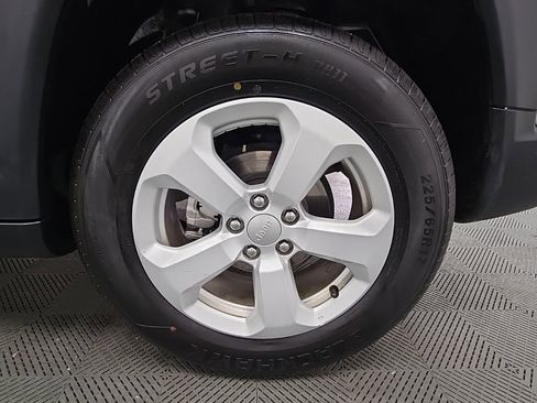 Used 2022 Jeep Compass Latitude image 42