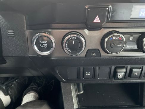 Certified 2023 Toyota Tacoma TRD Off-Road w/ Black Out Package (TMS) image 19