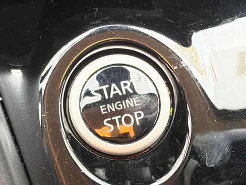 Used 2025 Nissan Versa SV image 18