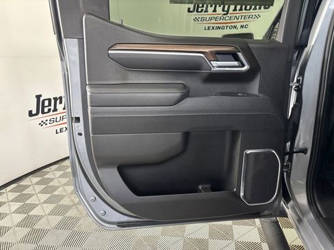 Used 2025 Chevrolet Silverado 1500 LT Trail Boss w/ Convenience Package II AWD/4WD image 20