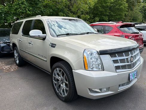 Used 2013 Cadillac Escalade ESV Platinum AWD/4WD image 2