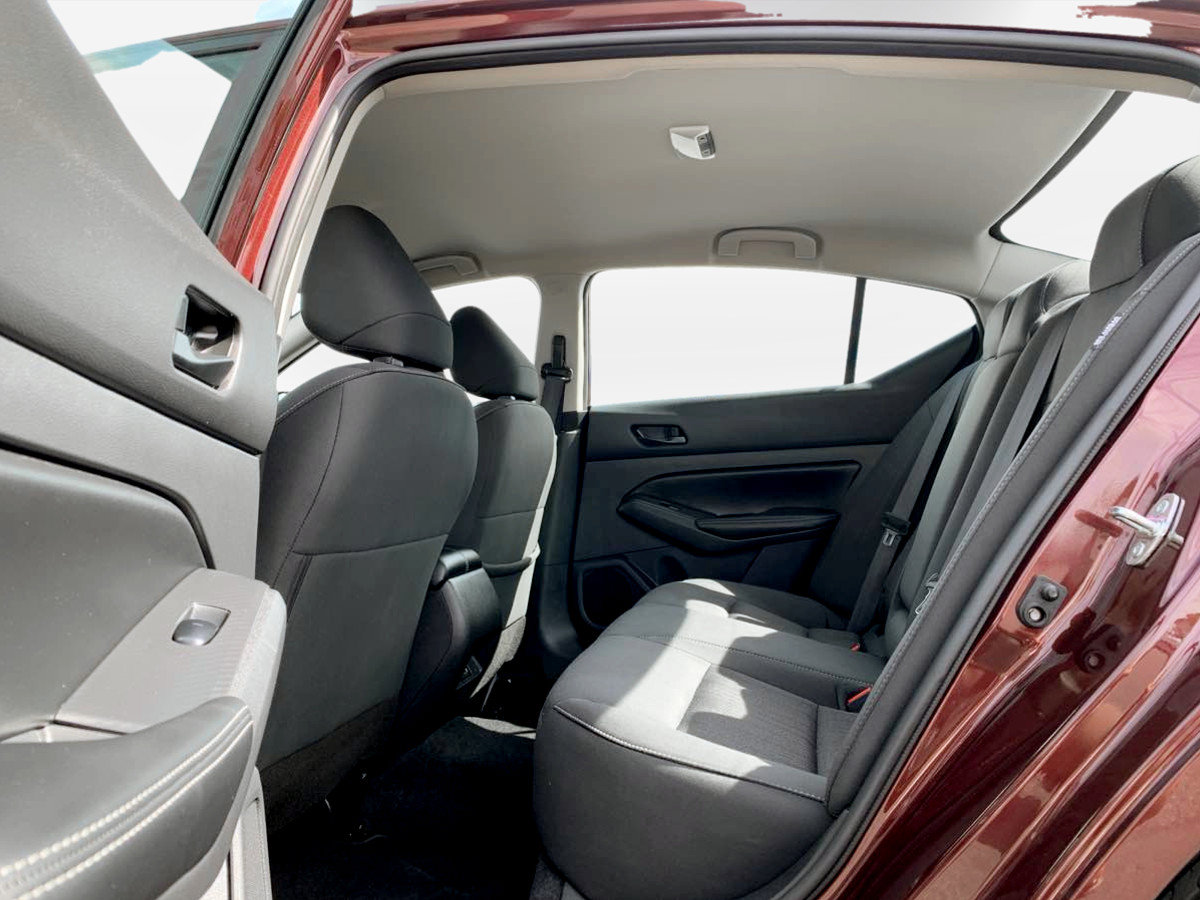 Used 2025 Nissan Altima 2.5 SV FWD image 16