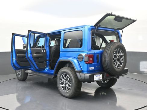 Used 2025 Jeep Wrangler Sahara AWD/4WD image 74