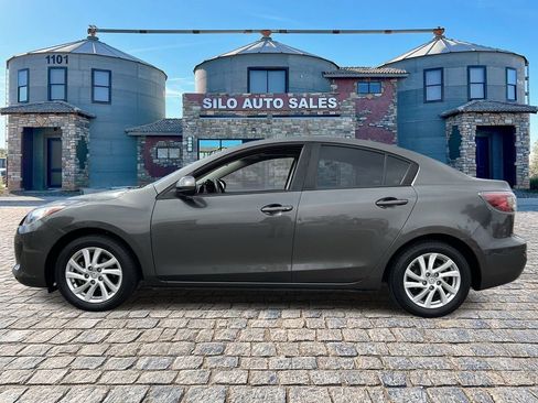 Used 2012 MAZDA MAZDA3 i Touring FWD image 2