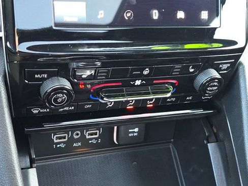 Used 2024 Jeep Grand Cherokee L Altitude image 28