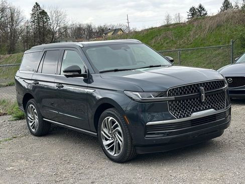 New 2025 Lincoln Navigator Reserve AWD/4WD image 30