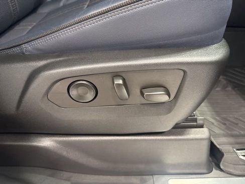 Certified 2022 Chevrolet Silverado 1500 High Country w/ Technology Package image 14