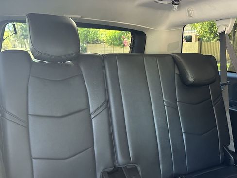 Used 2019 Cadillac Escalade ESV Luxury AWD/4WD image 30