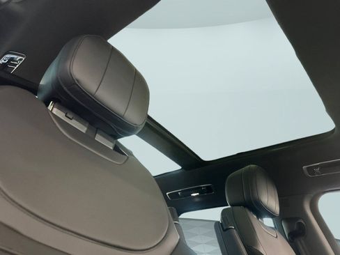 New 2026 Land Rover Range Rover Sport SV AWD/4WD image 21