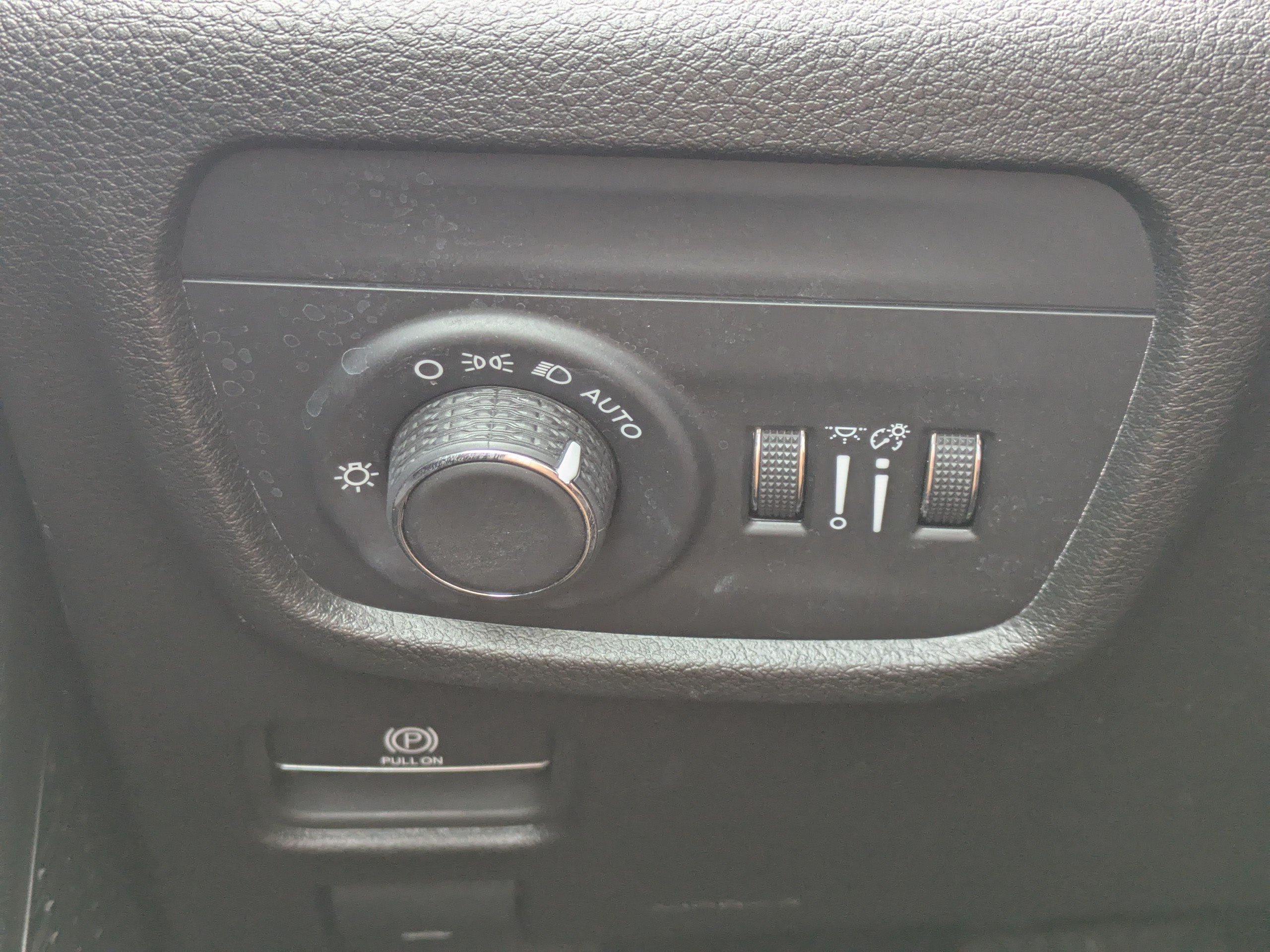 Used 2023 Jeep Grand Cherokee Laredo AWD/4WD image 22