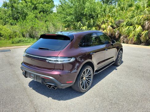Certified 2023 Porsche Macan AWD/4WD image 4