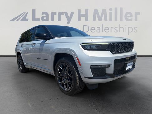 Used 2024 Jeep Grand Cherokee L Summit w/ Advanced Protech Group IV AWD/4WD image 7