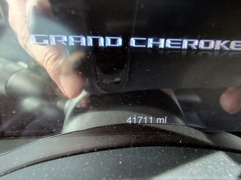 Certified 2021 Jeep Grand Cherokee Laredo X image 17