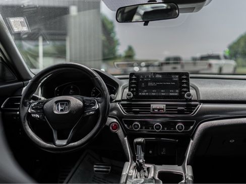 Used 2018 Honda Accord Sport image 11
