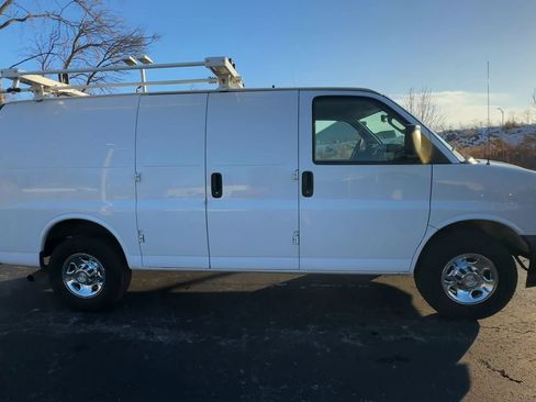 Used 2020 Chevrolet Express 2500 image 9