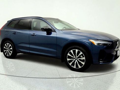 Used 2025 Volvo XC60 B5 Core w/ Climate Package AWD/4WD image 3