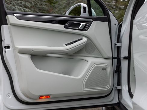 New 2025 Porsche Macan image 21