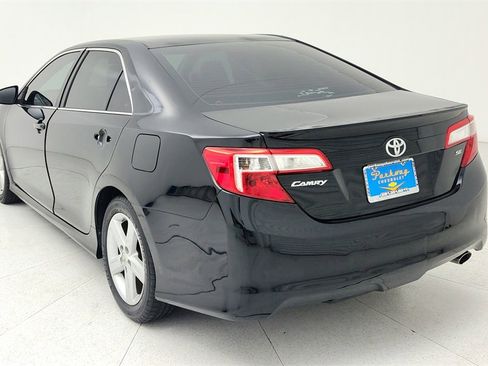 Used 2013 Toyota Camry SE image 5
