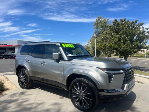 Used 2026 Lexus GX 550 AWD/4WD image 2