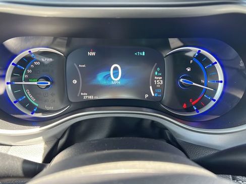 Used 2024 Chrysler Pacifica Limited w/ Uconnect Theater Family Group FWD image 30